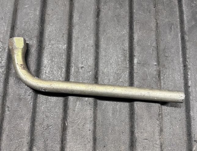 VOLKSWAGEN Touran 1 generation (2003-2015) Hjulmutternyckel 171012219A 30904683