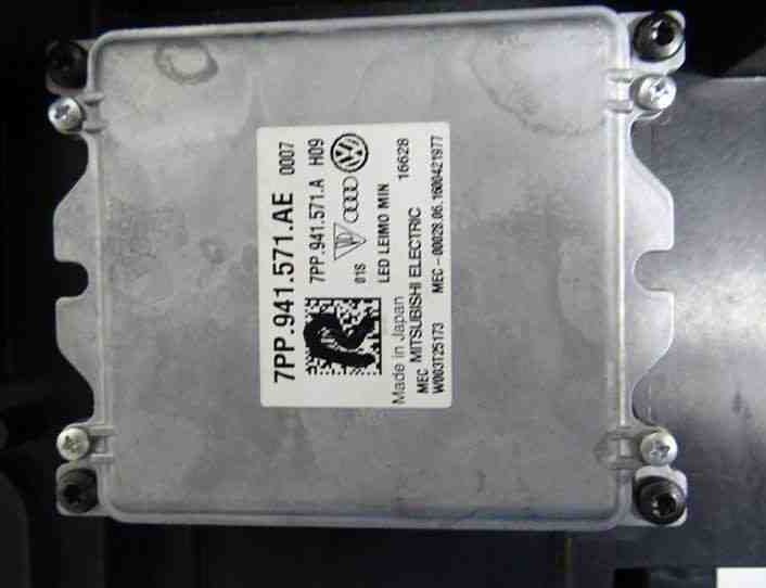 VOLKSWAGEN Tiguan 2 generation (2016-2024) Fram höger strålkastare 26055871