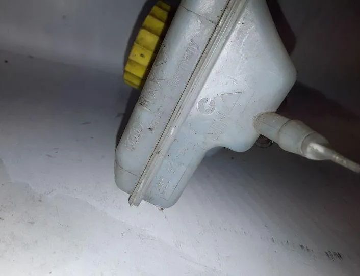 AUDI A6 C6/4F (2004-2011) Bromsvätsketank 8E0611301G,32067009 25505928