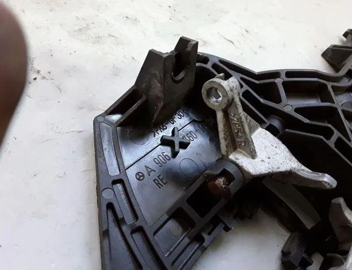 MERCEDES-BENZ Sprinter 2 generation (906) (2006-2018) Främre höger dörr Inre handtagsram A9067601034 25526725