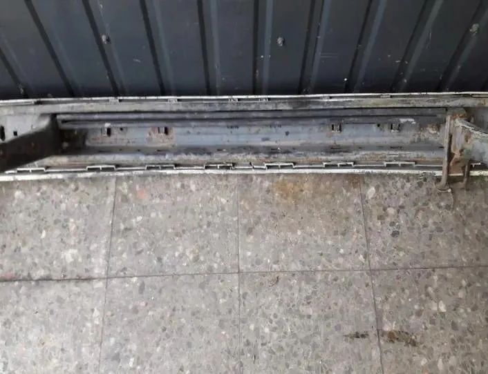 VOLKSWAGEN Scirocco 2 generation (1981-1991) Bakre stötfångaren 533807801 27195655