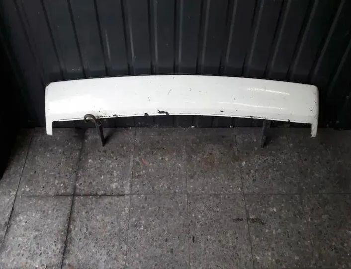 VOLKSWAGEN Scirocco 2 generation (1981-1991) Bakre stötfångaren 533807801 27195655