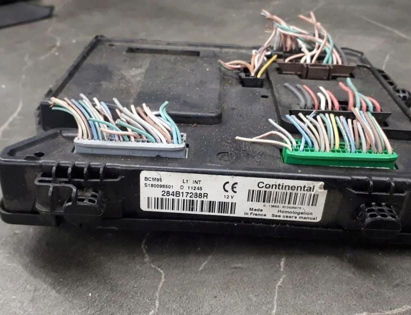 RENAULT Scenic 2 generation (2003-2010) Andra styrenheter 284b17288r 30178882