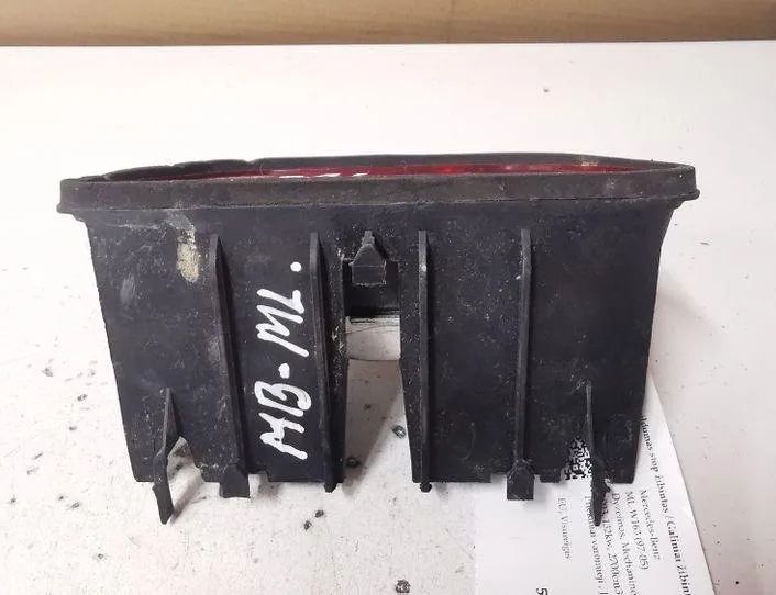 MERCEDES-BENZ M-Class W163 (1997-2005) Extra stoppljus bak A1638200156 27019433
