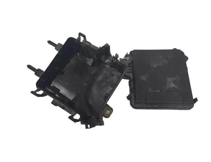 RENAULT Scenic 3 generation (2009-2015) Säkringsbox 284B10002R 27115024