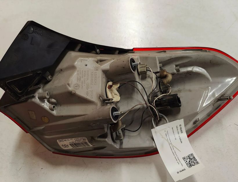 OPEL Astra J (2009-2020) Vänster bakljus bak 13282242 28743331