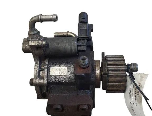 VOLKSWAGEN Golf 8 generation (2019-2023) Bensinpump 03L130755E 32750183