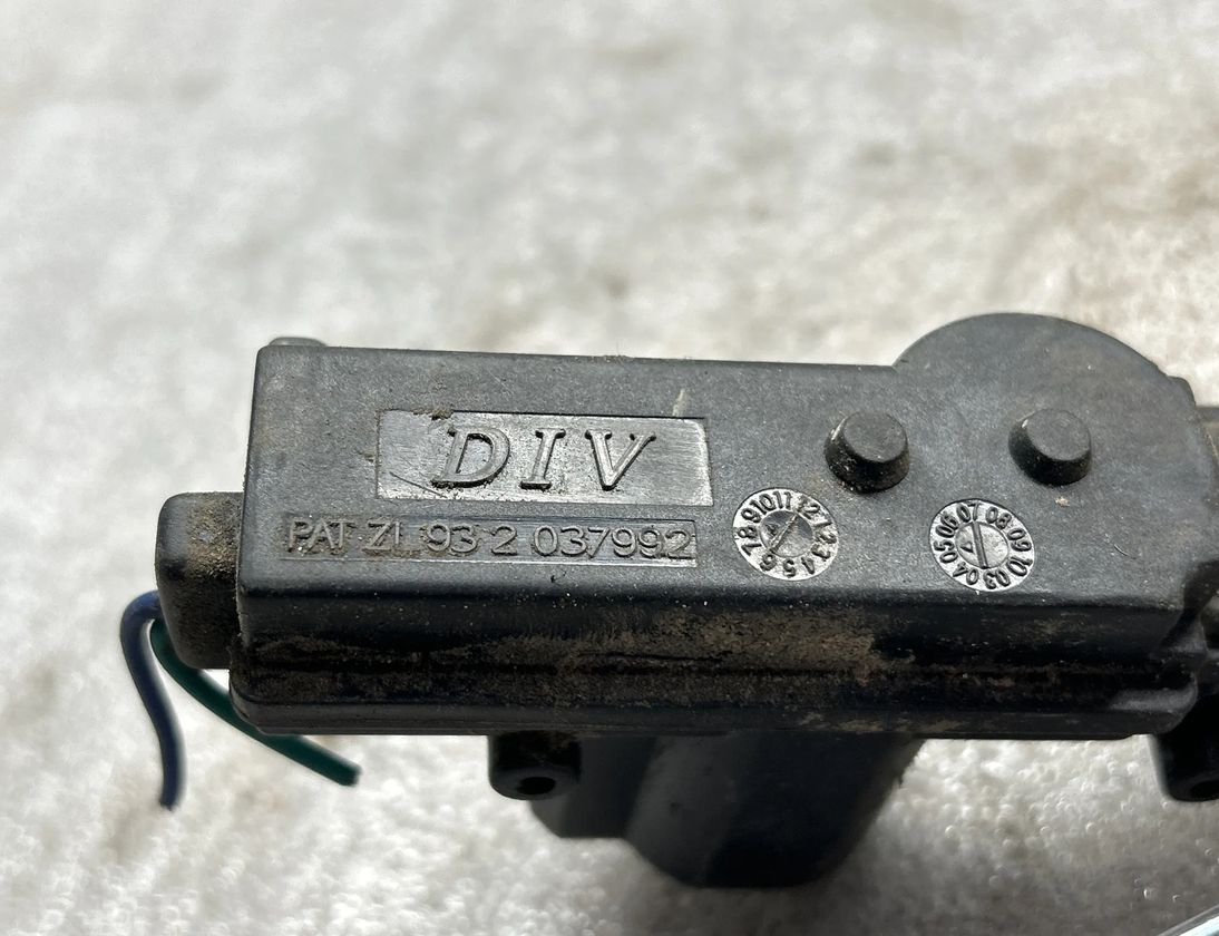 VOLKSWAGEN Golf 3 generation (1991-1998) Centrallåsmotor 932037992 21046136