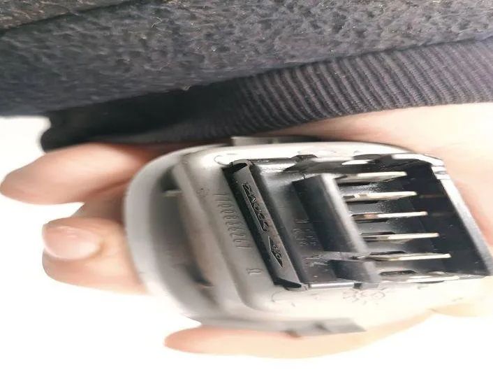 RENAULT Scenic 1 generation (1996-2003) Bakre höger dörrfönsterkontrollbrytare 7700836267 27167559