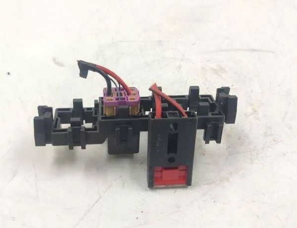 AUDI A6 C6/4F (2004-2011) Säkringsdosa 8a0937530 31483096