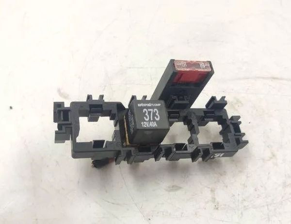 AUDI A6 C6/4F (2004-2011) Säkringsdosa 8a0937530 31483096