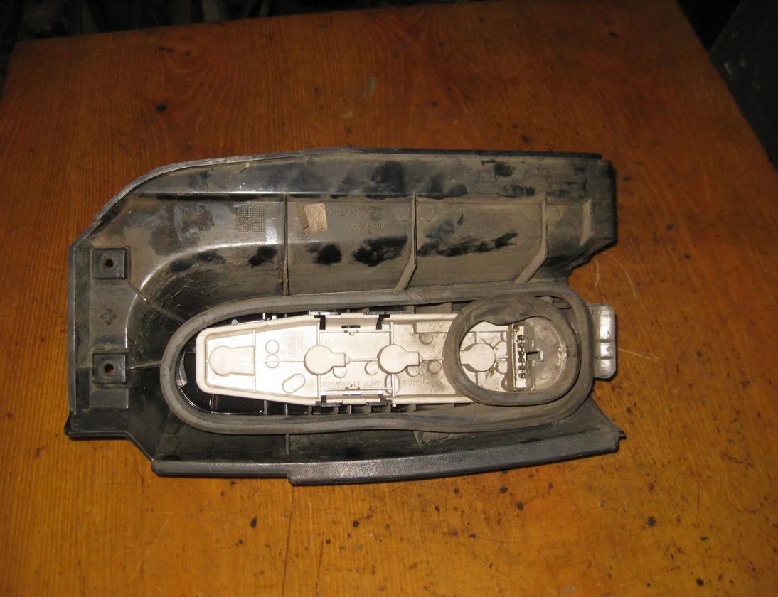 RENAULT Espace 2 generation (1991-1996) Bakre höger bakljuslampa 21388229