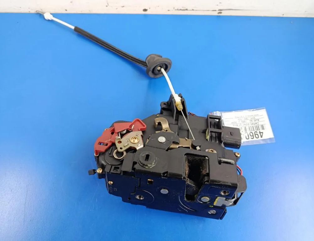 AUDI A2 8Z (1999-2005) Bakre vänstra dörrlås 8Z0839015D 32804528