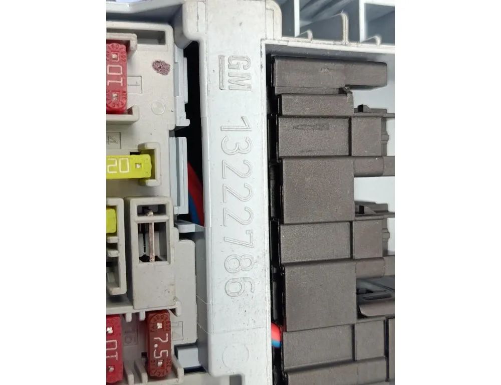 OPEL Astra K (2015-2021) Säkringsbox 13222786 33076343