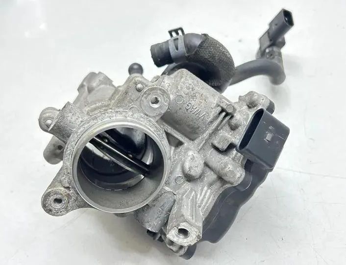 VOLKSWAGEN Passat B8 (2014-2023) Gasspjällskropp 04L128637A 27252873