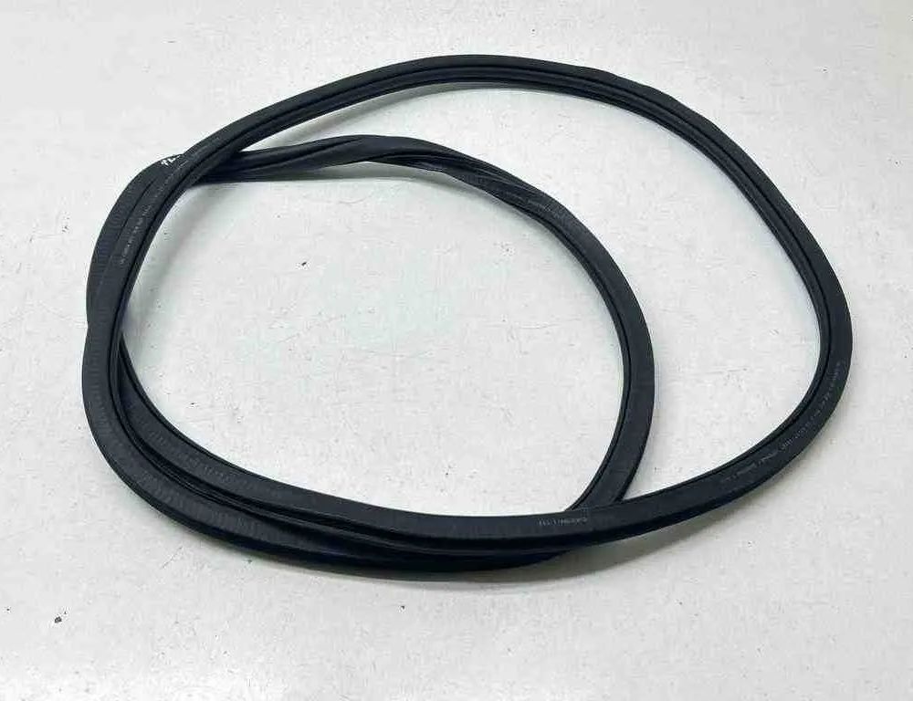 VOLKSWAGEN Passat B7 (2010-2015) Bakdörrens tätningsgummi (på karossen) 3G9867914K 32684308