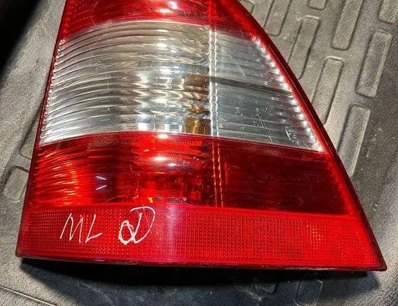 MERCEDES-BENZ M-Class W163 (1997-2005) Vänster bakljus bak A1638202064 31743689