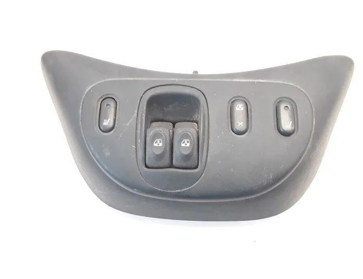 RENAULT Scenic 1 generation (1996-2003) Bakre höger dörrfönsterkontrollbrytare 7700846262,7700836269 20747775