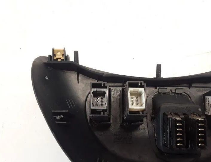 RENAULT Scenic 1 generation (1996-2003) Bakre höger dörrfönsterkontrollbrytare 7700846262,7700836269 20747775