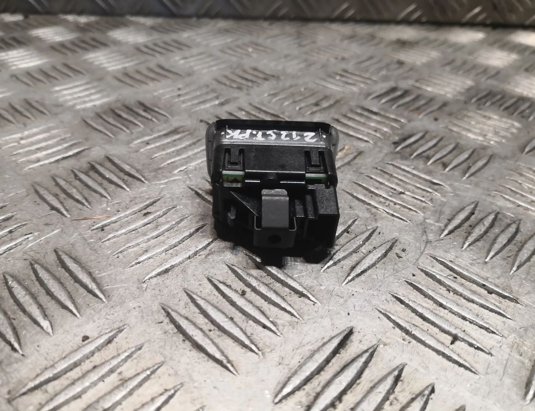 MERCEDES-BENZ E-Class W212/S212/C207/A207 (2009-2016) Vänster främre dörrfönsterbrytare 2049058102,A2049058102 28304795