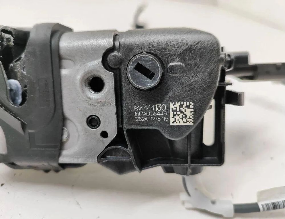 PEUGEOT 208 Peugeot 208 (2012-2015) Bakre vänstra dörrlås PSA444130 30564826