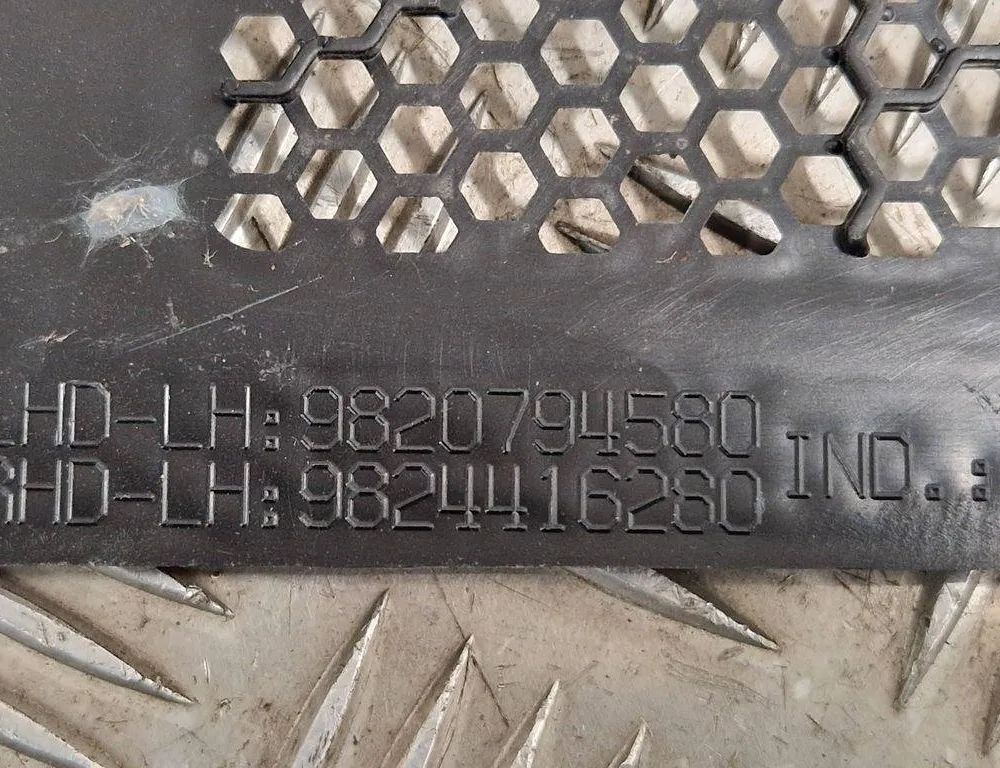 PEUGEOT 208 Peugeot 208 (2012-2015) Trim för främre torkarkåpa 9820794580 31218105