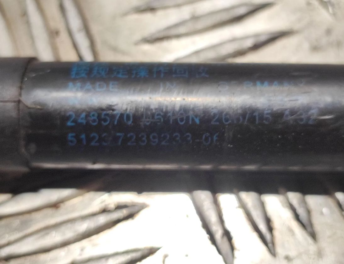 BMW 4 Series F32/F33/F36 (2013-2020) Fram höger motorhuvsfjäderben 7239233 23416530