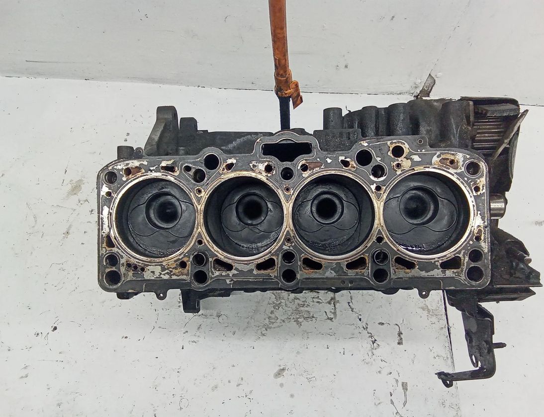 VOLKSWAGEN Passat B5 (1996-2005) Motorblock AWX 27599089