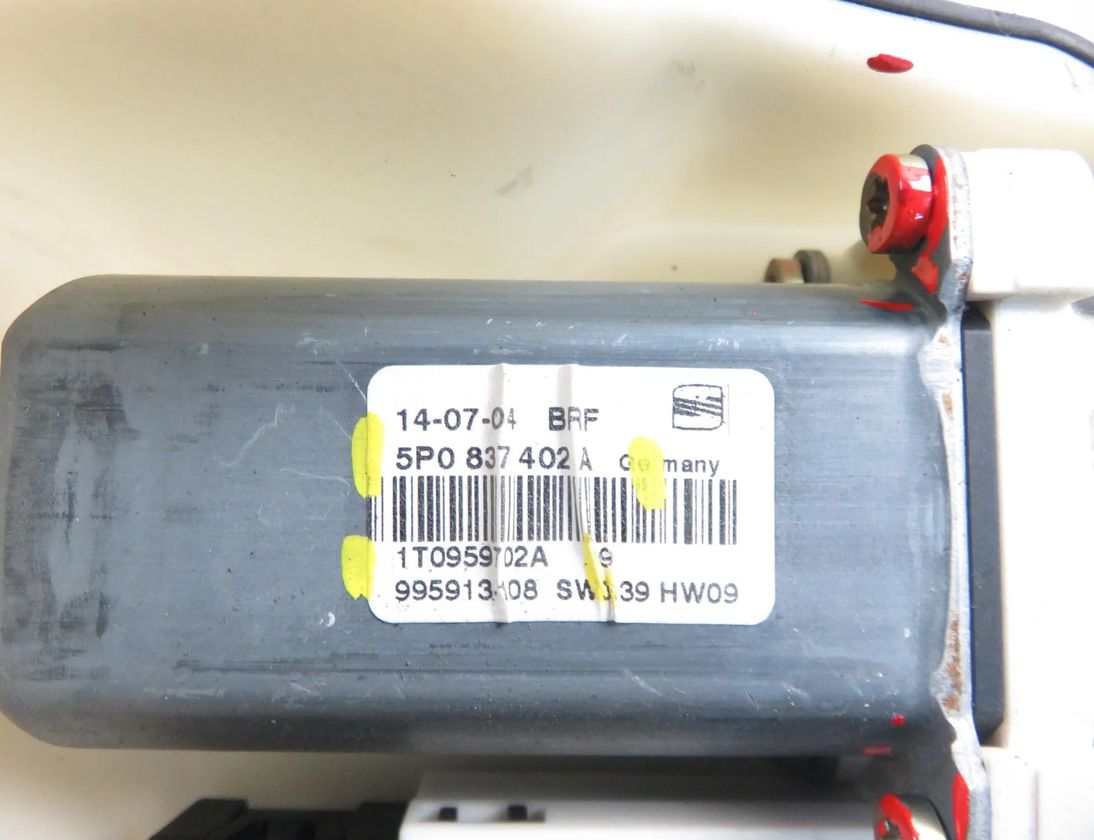 SEAT Altea 1 generation (2004-2013) Främre höger dörrfönsterhiss 1K0959792D,5P0837402A,F005S00151 32083587