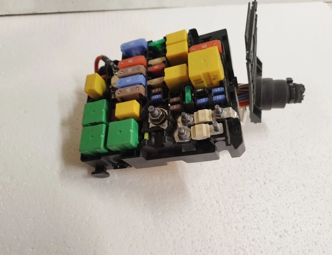 PEUGEOT 308 T9 (2013-2021) Säkringsdosa 9804848580 22220450