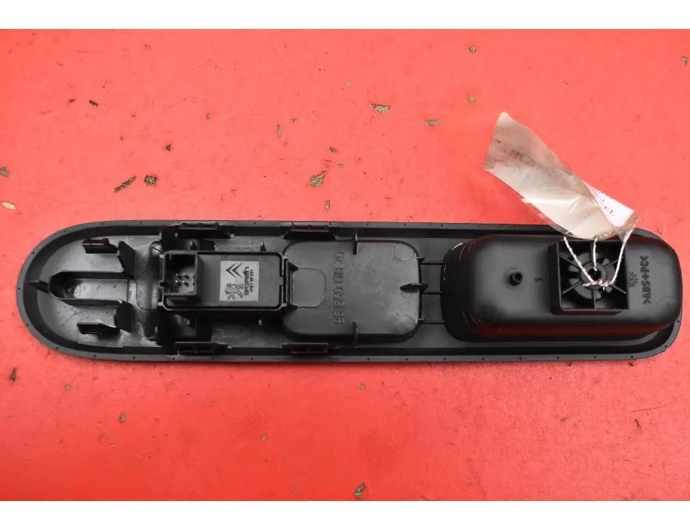 PEUGEOT 3008 1 generation (2010-2016) Vänster främre dörrfönsterbrytare 96662297XT 30076265
