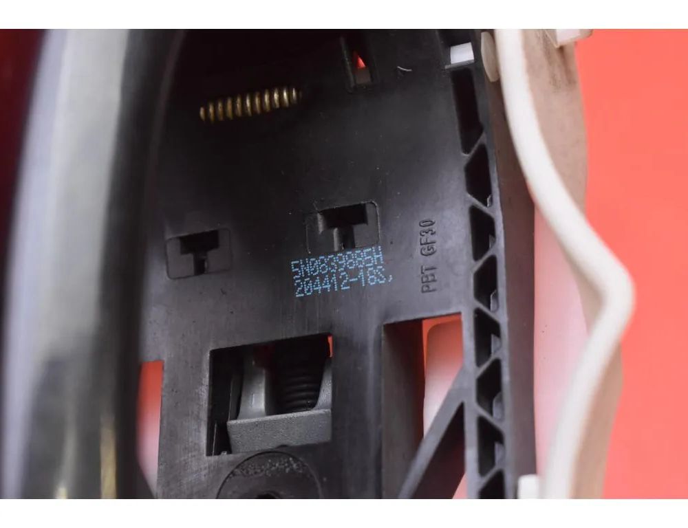 SKODA Superb 2 generation (2008-2015) Bakre högra dörrens yttre handtag 5N0839885H 33002826