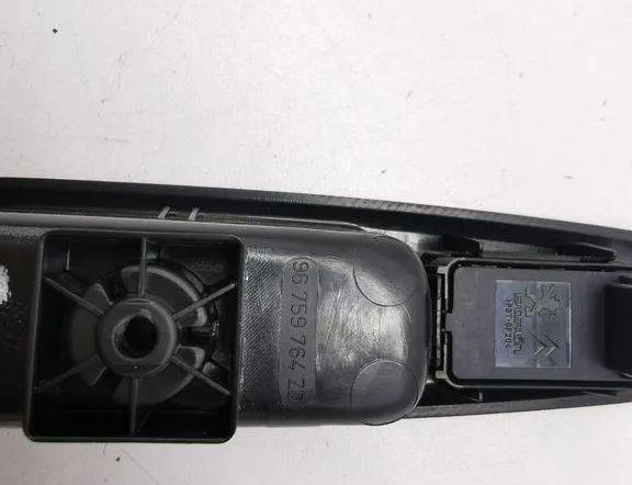 PEUGEOT 5008 1 generation (2009-2016) Bakre höger dörrfönsterkontrollbrytare 96759764ZD 31180670