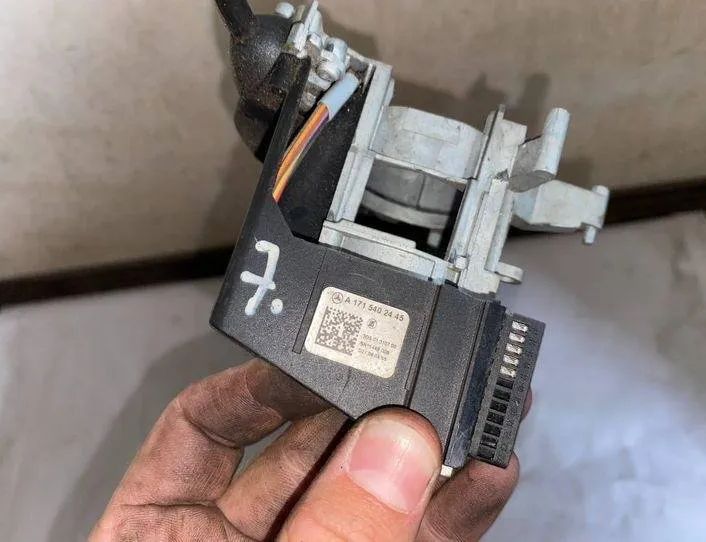 MERCEDES-BENZ CLS-Class C219 (2004-2010) Farthållarspaksratt 1715402445,a1715402445 20428498