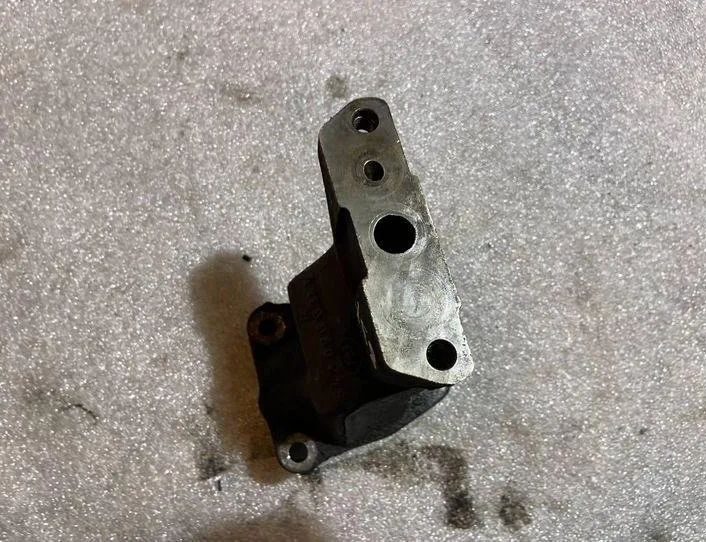 MERCEDES-BENZ C-Class W203/S203/CL203 (2000-2008) Monteringsfäste för servopump 6420960345,A6420960345 20429007