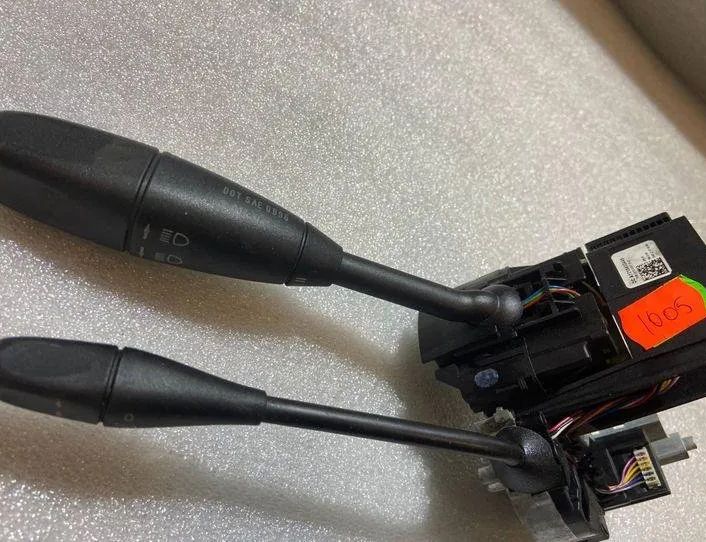 MERCEDES-BENZ CLS-Class C219 (2004-2010) Vrid omkopplarvredet 1715402445,a1715402445 21491676