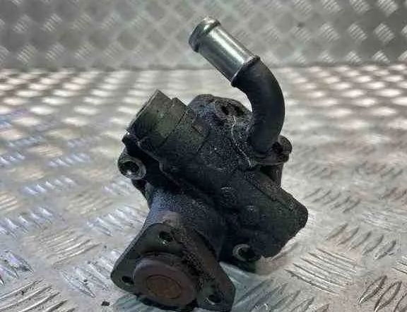 VOLKSWAGEN Passat B7 (2010-2015) Servostyrningspump 8D0145177 32457240