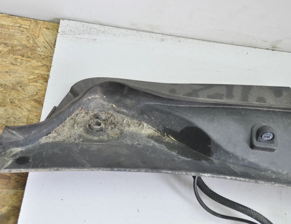 MERCEDES-BENZ E-Class W212/S212/C207/A207 (2009-2016) Trim för främre torkarkåpa A2128300013,A2128301013 30746662