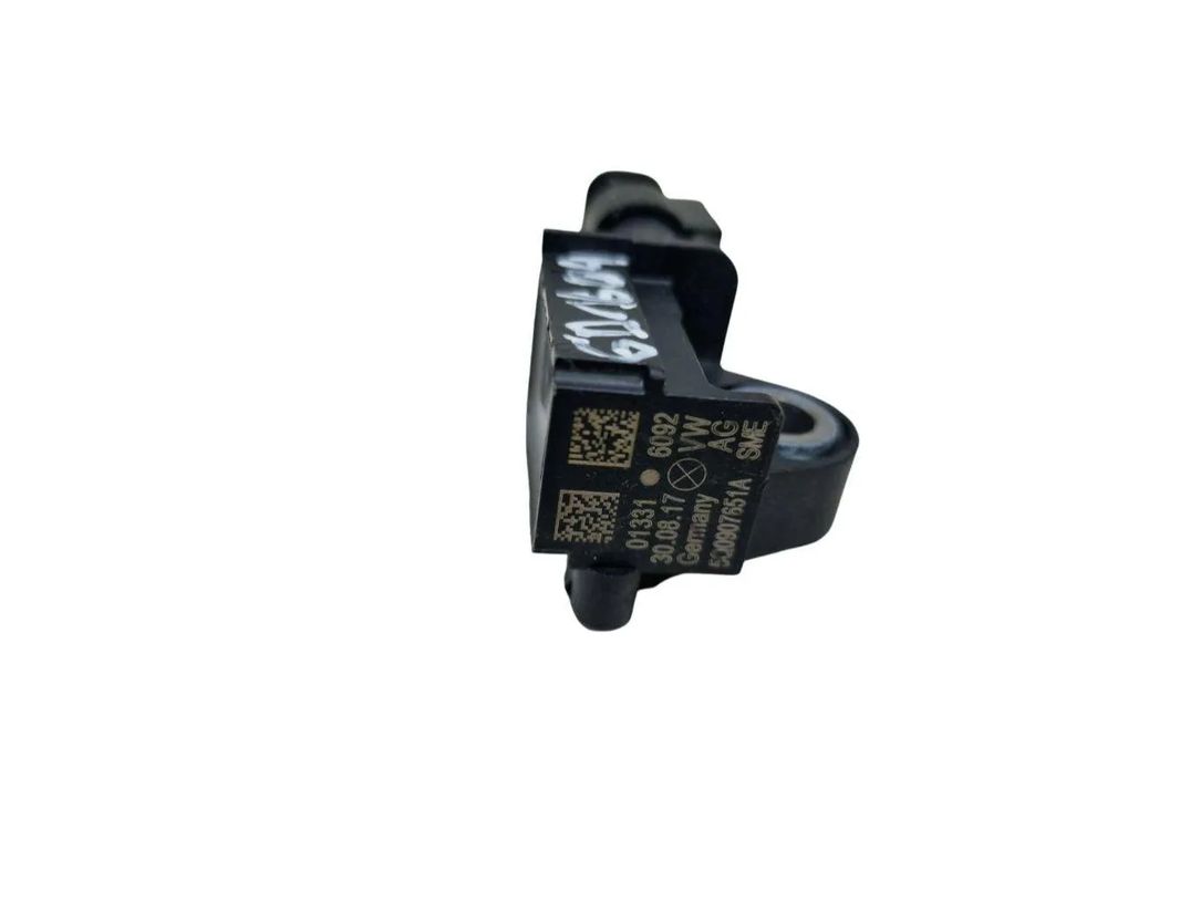 VOLKSWAGEN Tiguan 2 generation (2016-2024) Fram vänster stötsensor 5Q0907651A 30158544