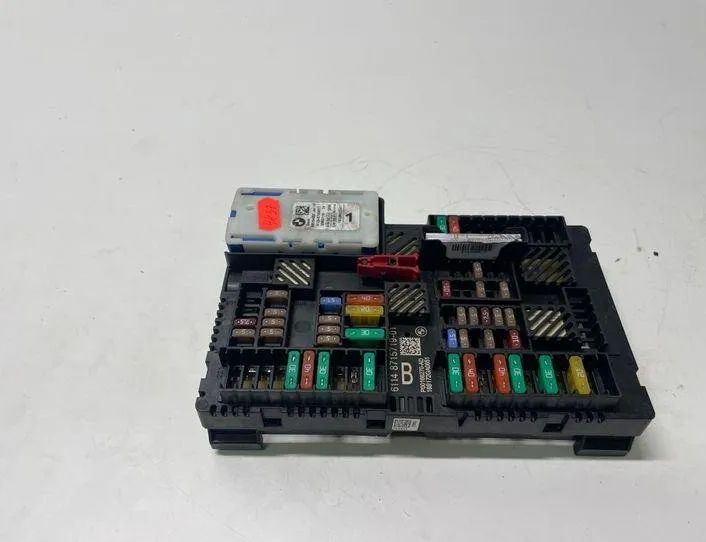 BMW 3 Series G20/G21/G28 (2018-2024) Säkringsdosa 8795477 22163636