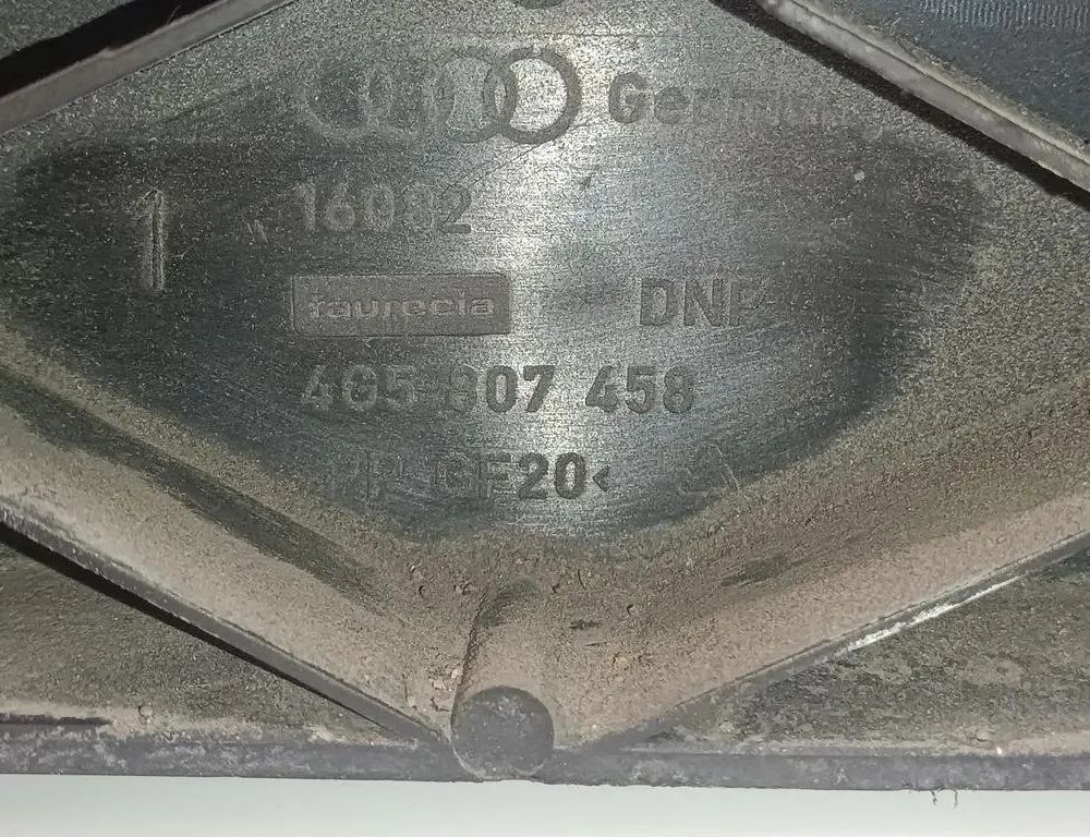 AUDI A6 C4/4A (1994-1997) Bakre vänster stötfångarfäste 4G5807458 26815131
