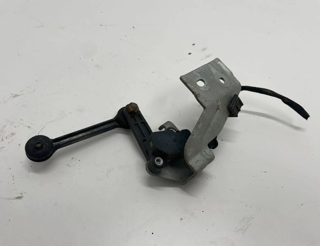 MERCEDES-BENZ GLA-Class H247 (2019-2024) Höjdsensorspak A0009059413 30072805