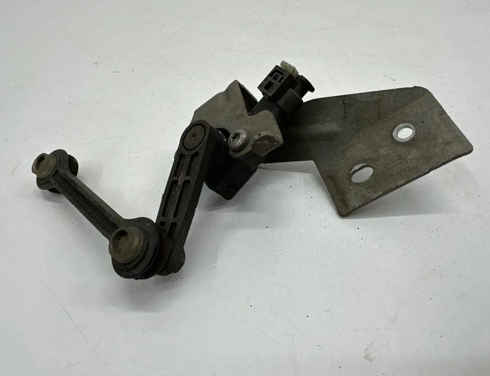 MERCEDES-BENZ CLA-Class C118 (2019-2023) Vänster främre nivåsensor A0009059413 30316669