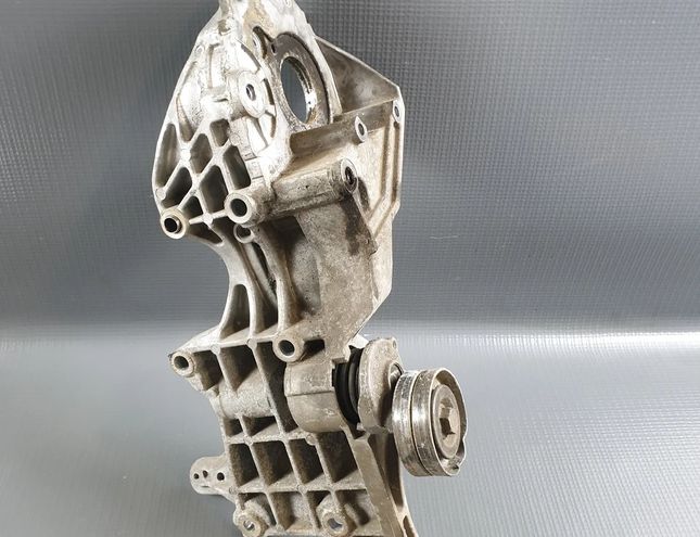 VOLKSWAGEN Touran 1 generation (2003-2015) Generatorfäste 03L903143Q 25829280