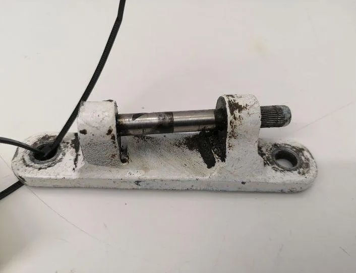 MERCEDES-BENZ W124 1 generation (1984-1994) Bakre höger dörrgångjärn W123 21222259