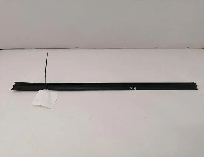 MERCEDES-BENZ W124 1 generation (1984-1994) Vänster främre dörrtätning gummi W123 21222298