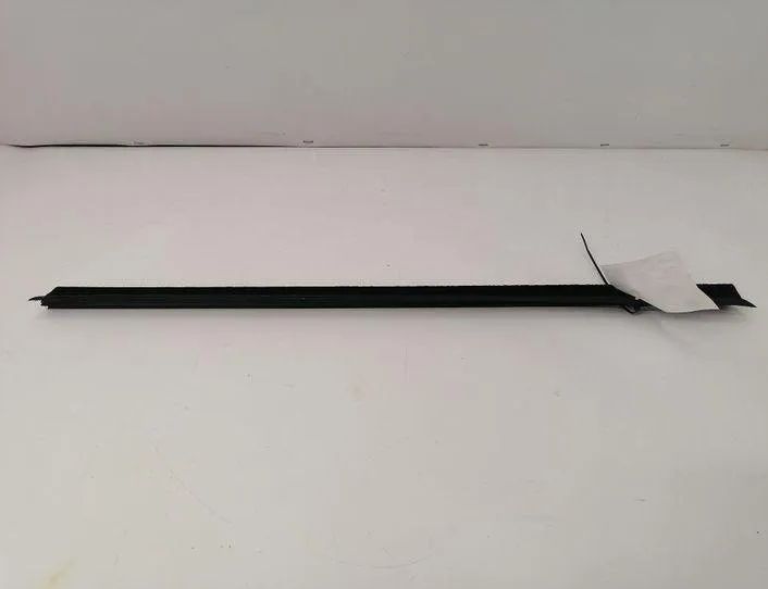 MERCEDES-BENZ W124 1 generation (1984-1994) Vänster främre dörrtätning gummi W123 21222298