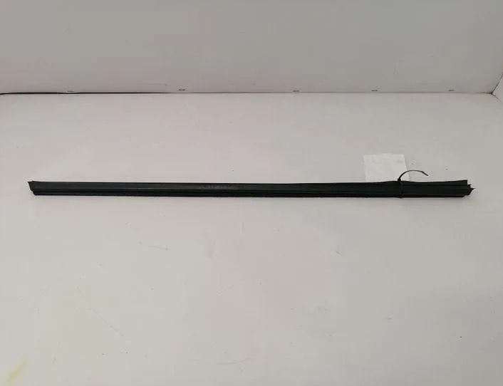 MERCEDES-BENZ W124 1 generation (1984-1994) Vänster främre dörrtätning gummi W123 21222298