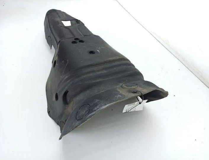 MERCEDES-BENZ W124 1 generation (1984-1994) Värmeskydd W123 21222668