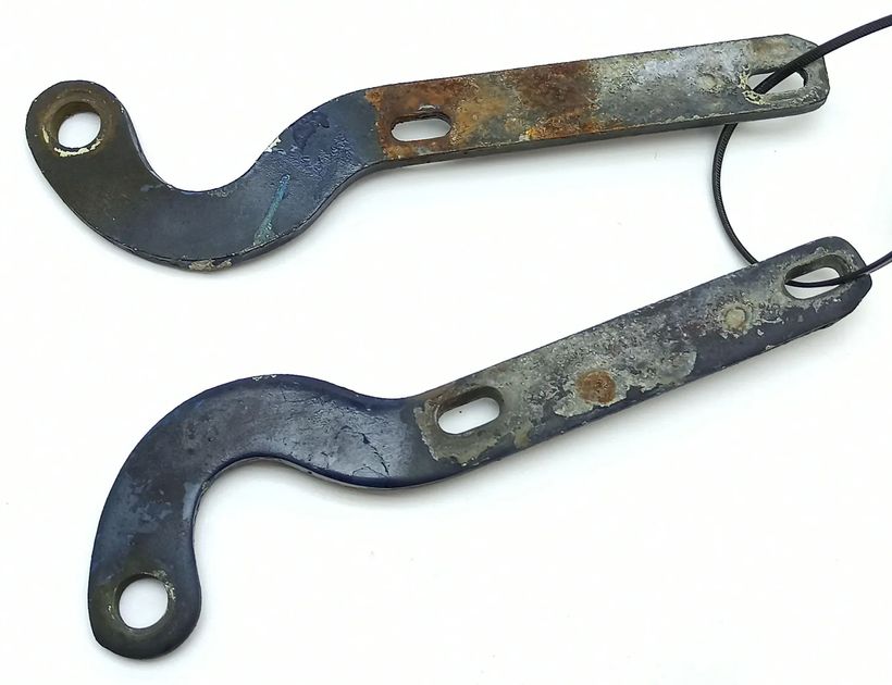 MERCEDES-BENZ W115 1 generation (1968-1976) Främre höger motorhuvsgångjärn 30246318